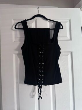 Black Lace-Up Tank Top Set - Women's Sleeveless Top W/ Capri Pants